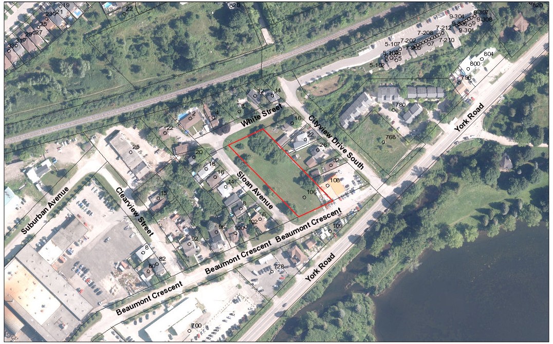Sloan Hill Park Map Aerial photo of the Sloan Hill Park location with the lot at 106 Beaumont Crescent outlined in red.
